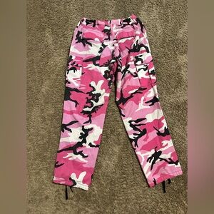 Vintage Military “Pink Camouflage” cargo pants 90s size 32x34